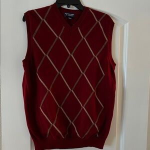Roundtree & Yorke Men's Maroon Argyle V-Neck Sweater Vest